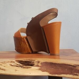 NWOB, FENDI LEATHER, SUMMER PLATFORMS, ITALY SIZE 8.5